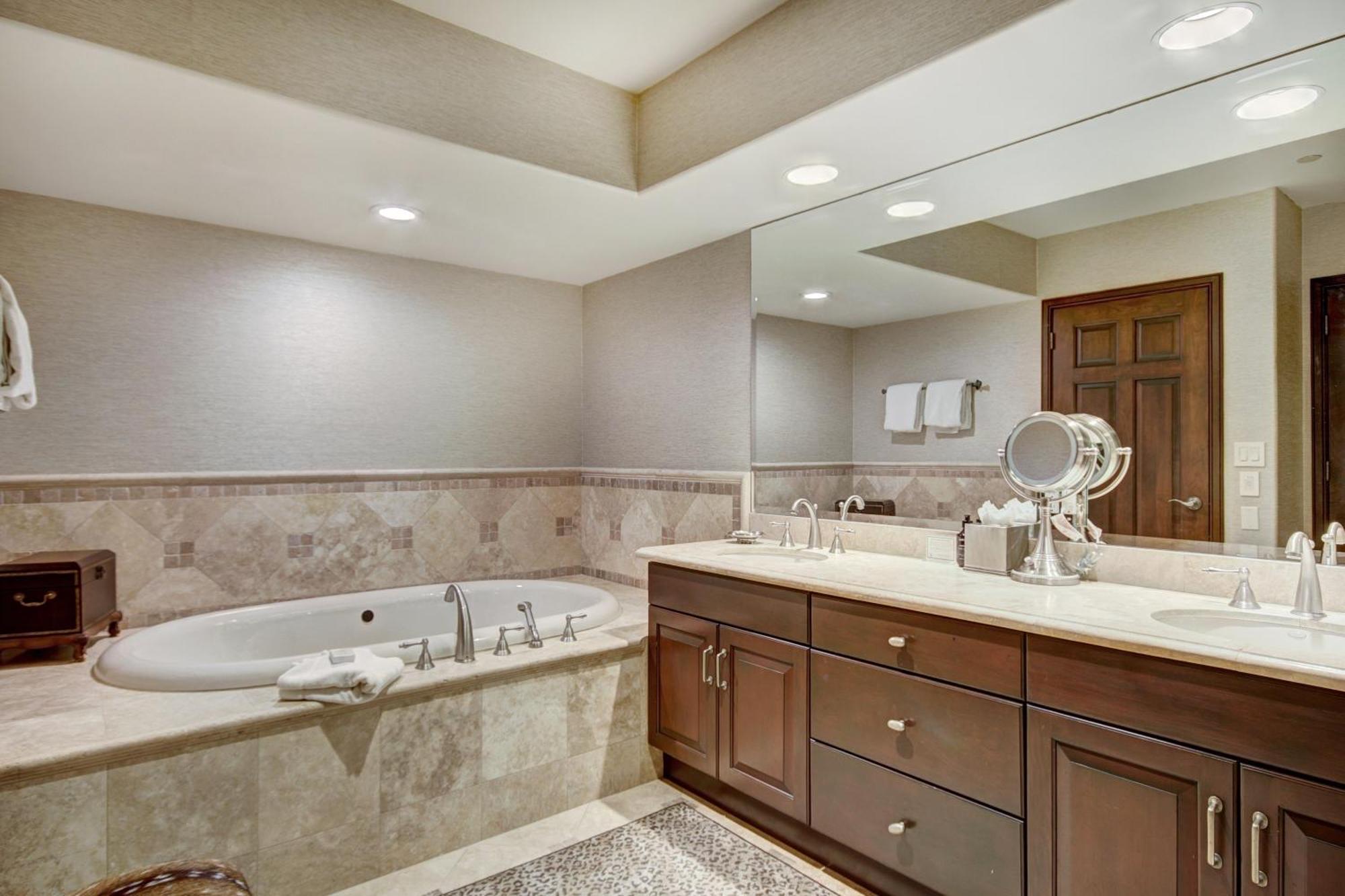 Luxury Ski-In 3 Bedroom Penthouse Inside Pines Lodge, Sleeps 10! Condo Beaver Creek Exterior photo